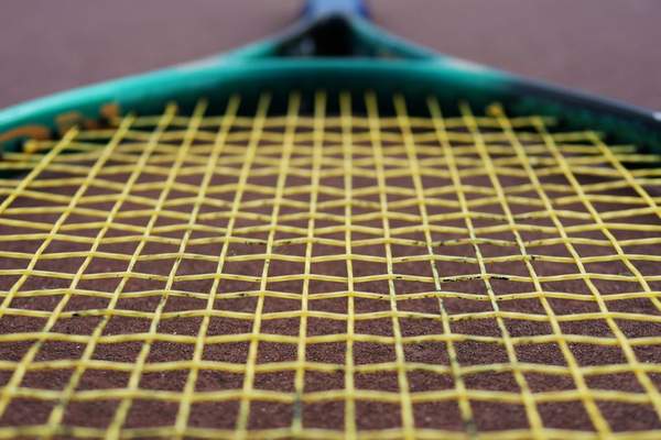 tennis racket string tension