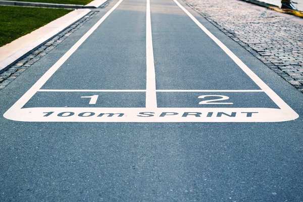 100m vs 200m sprinting